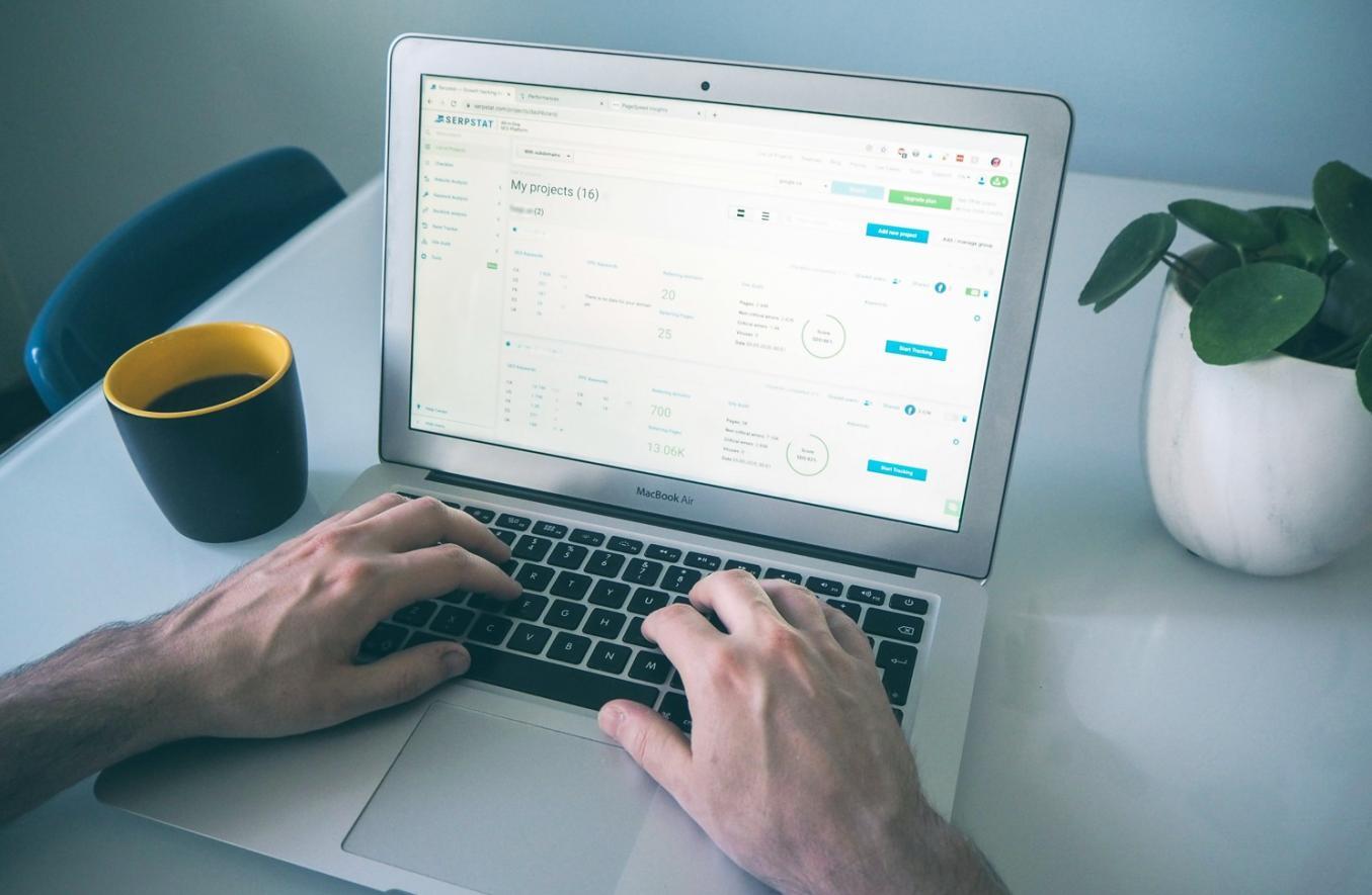 Keyword-Analyse-Dashboard mit echten Metriken