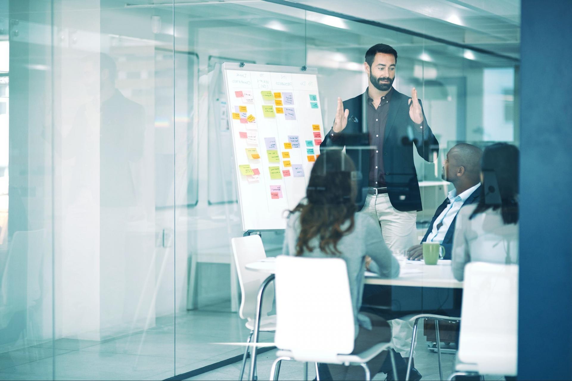 Keyword-Analyse auf dem Bildschirm mit strukturierten Daten und Metriken